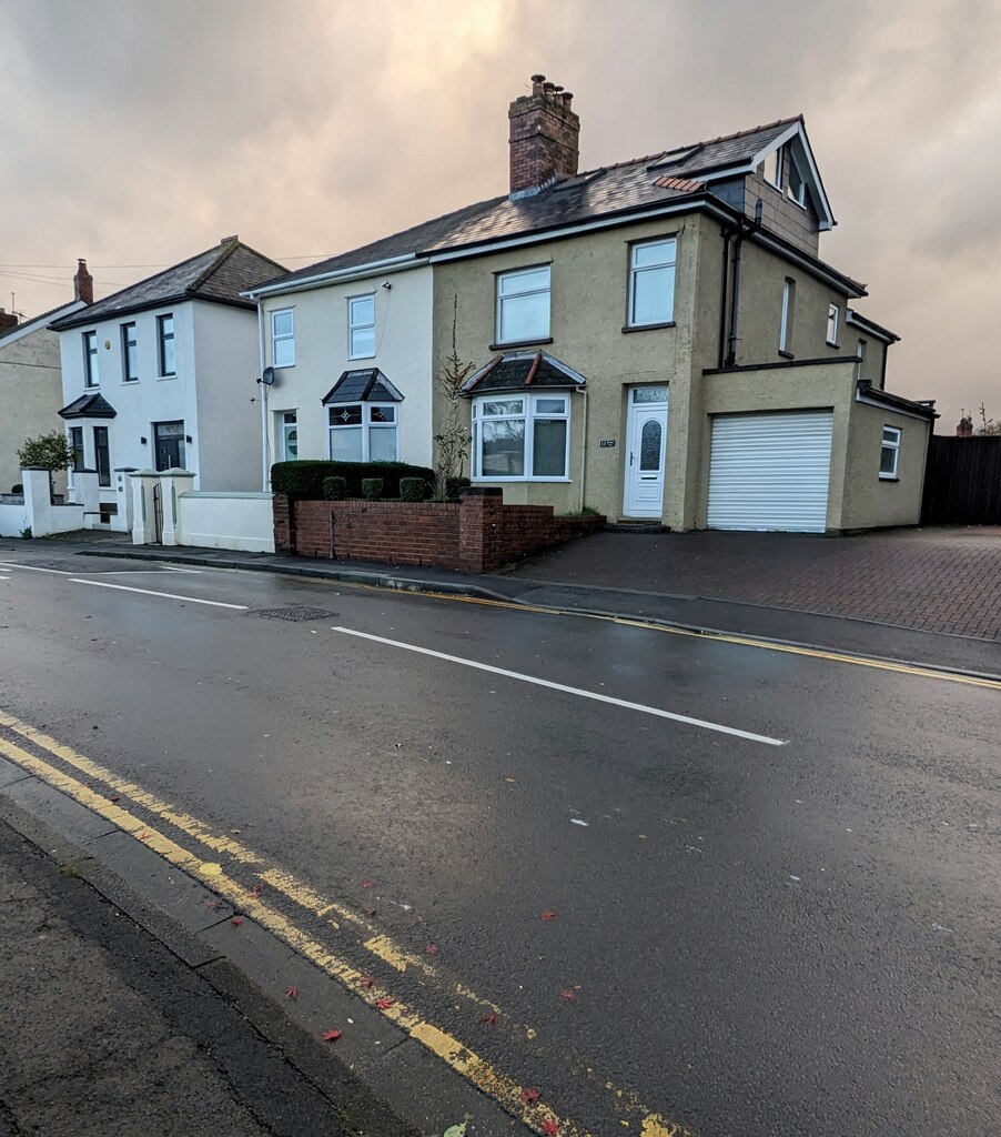 three-houses-near-a-pub-pillmawr-road-jaggery-cc-by-sa-2-0