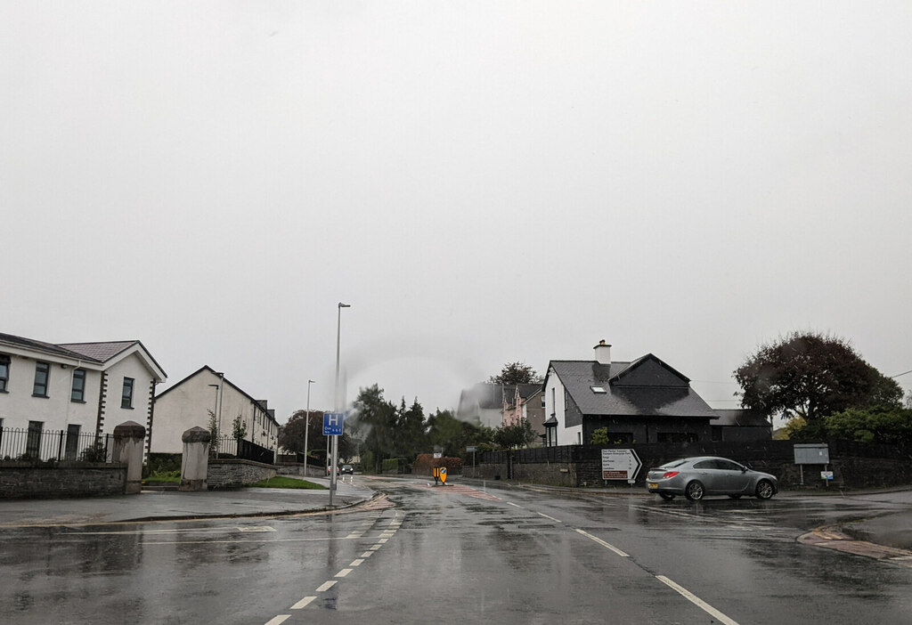 Heading east in Machynlleth on the A489 © Rob Purvis cc-by-sa/2.0 ...