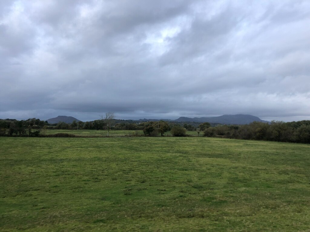 low-lying-fields-near-talsarnau-eirian-evans-cc-by-sa-2-0-geograph