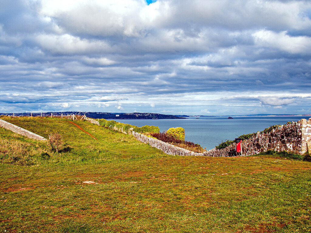 boundary-wall-of-berry-head-fort-john-lucas-cc-by-sa-2-0-geograph