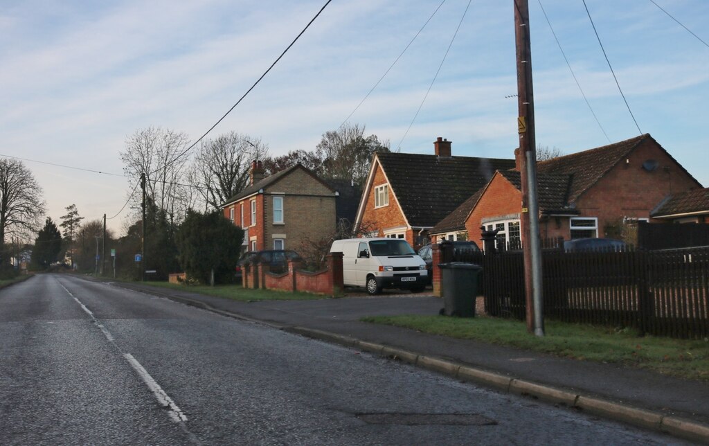 Tilsworth Road, Stanbridge © David Howard ccbysa/2.0 Geograph