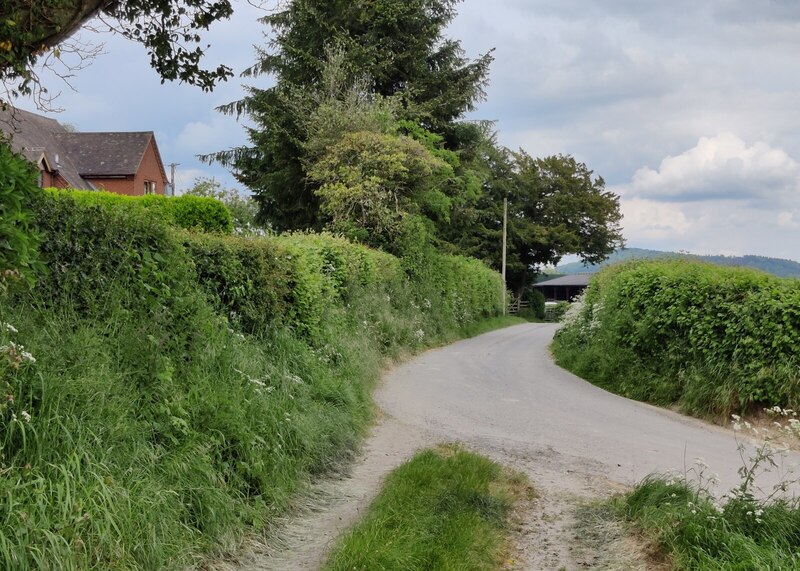 lane-and-farmland-at-saron-mat-fascione-cc-by-sa-2-0-geograph