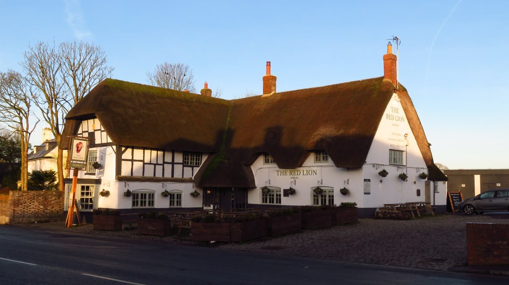 Avebury - Red Lion Public House © Colin Park cc-by-sa/2.0 :: Geograph ...