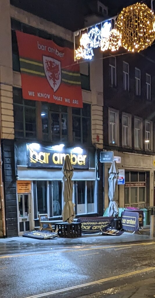 Illuminated Bar Amber In Newport City © Jaggery Cc By Sa20 Geograph Britain And Ireland 1335