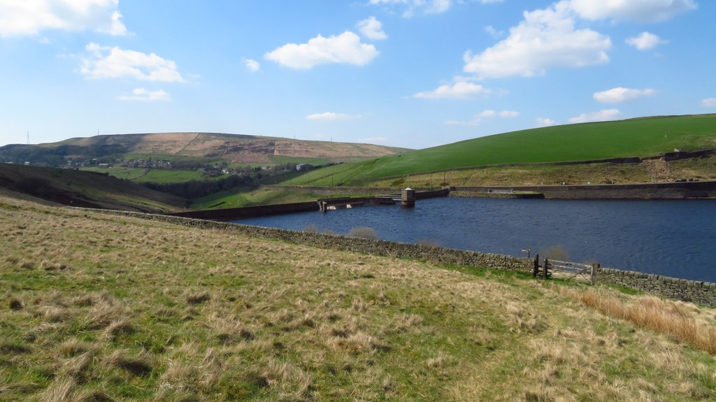 On the Oldham Way with view towards New... © Colin Park cc-by-sa/2.0 ...