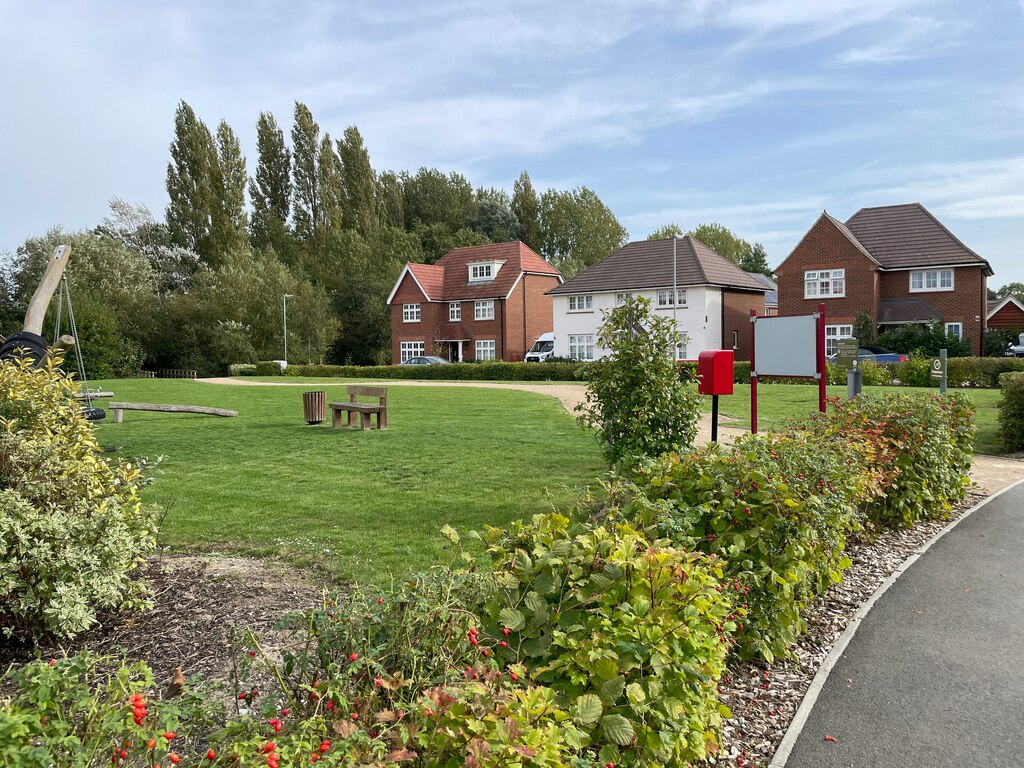 Play area by Mead Avenue © Mr Ignavy cc-by-sa/2.0 :: Geograph Britain ...