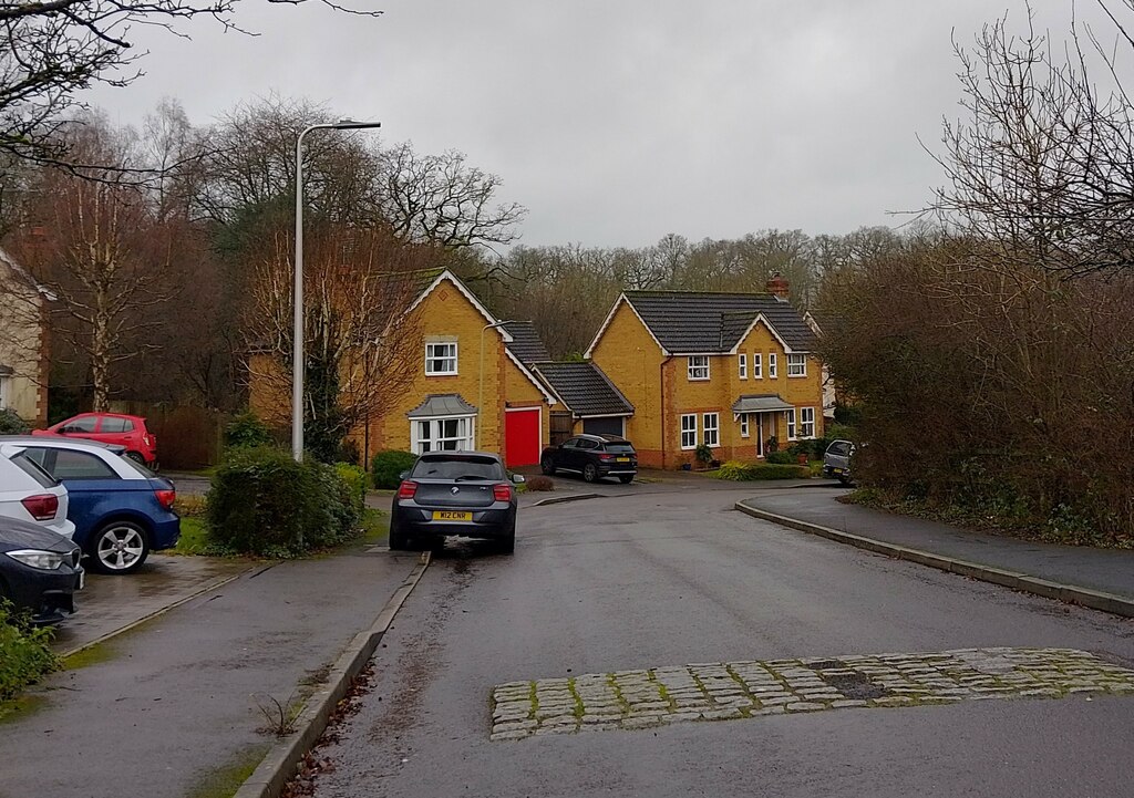 Meadowside, Tilehurst © Oscar Taylor cc-by-sa/2.0 :: Geograph Britain ...