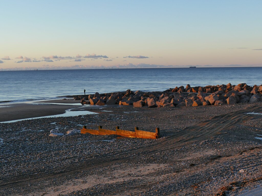 Groynes on Cleveleys beach © Stephen Craven cc-by-sa/2.0 :: Geograph ...