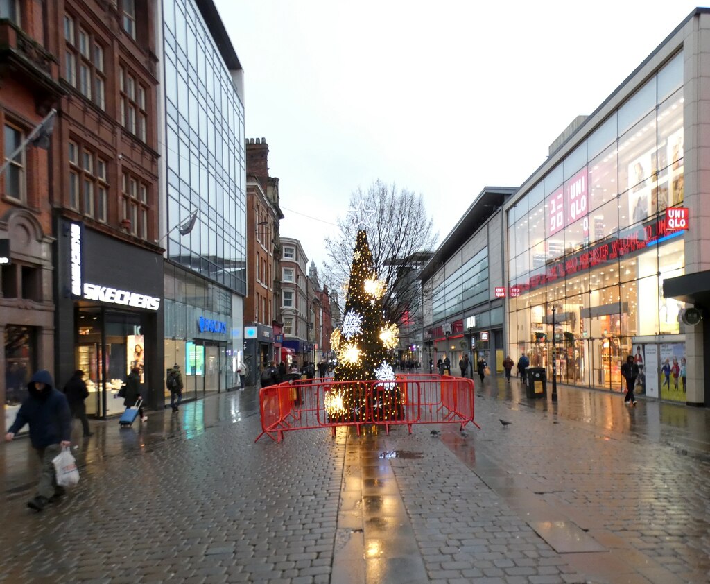 Market Street Christmas Tree © Gerald England ccbysa/2.0 Geograph