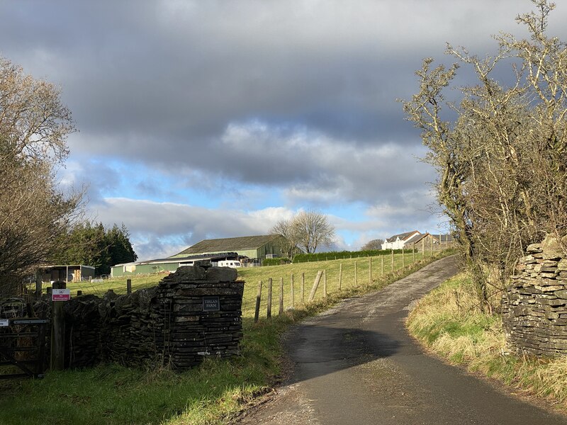 Tir Lan Farm © Alan Hughes cc-by-sa/2.0 :: Geograph Britain and Ireland