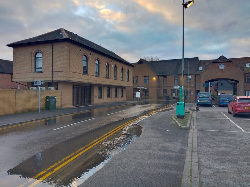 West Street flood, Newbury © Oscar Taylor cc-by-sa/2.0 :: Geograph ...