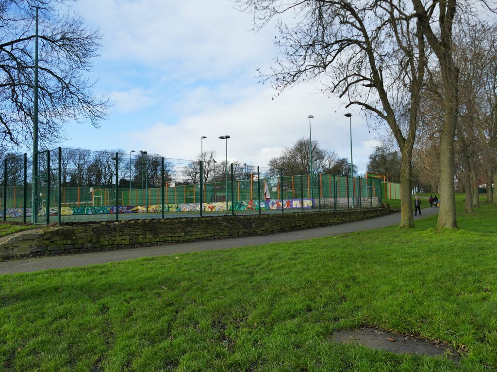 Basketball courst in Cross Flatts Park © Stephen Craven cc-by-sa/2.0 ...