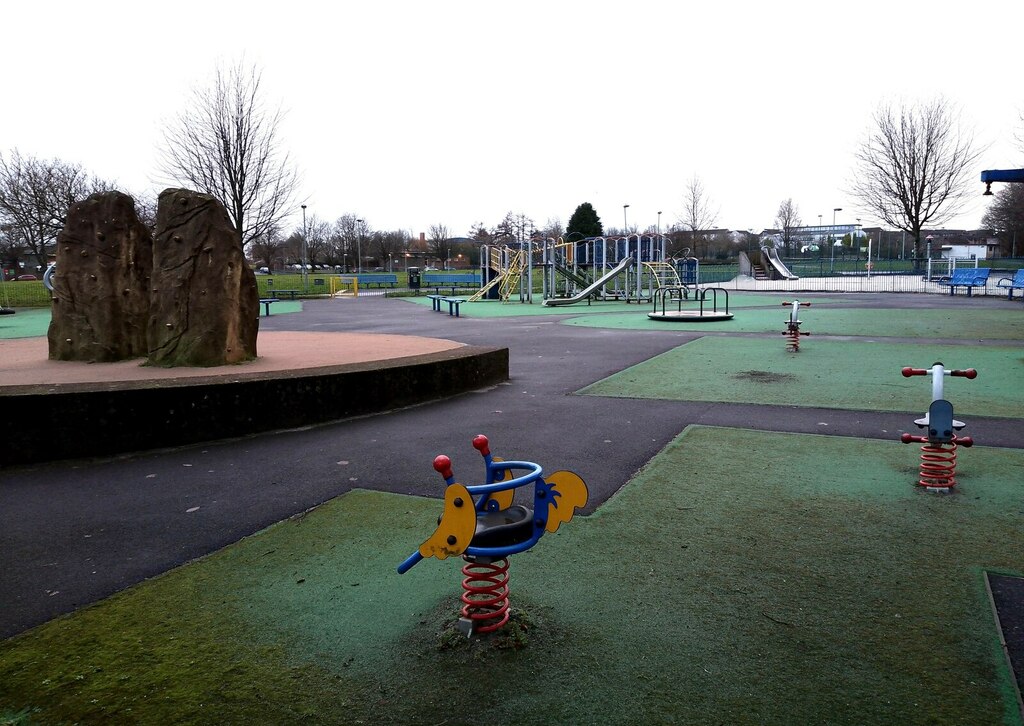 Drumchapel Park Playground © Richard Sutcliffe cc-by-sa/2.0 :: Geograph ...