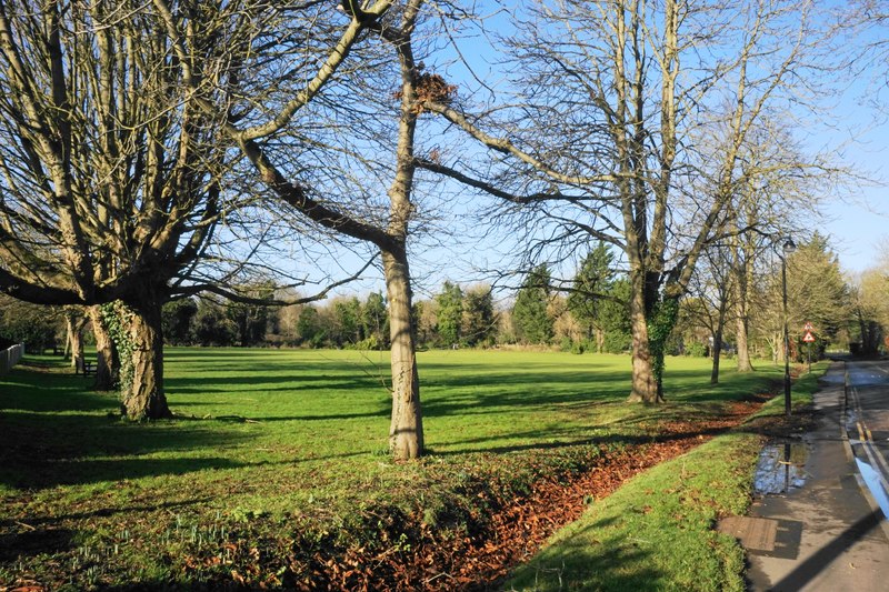 Village green in Bray © Bill Boaden cc-by-sa/2.0 :: Geograph Britain ...