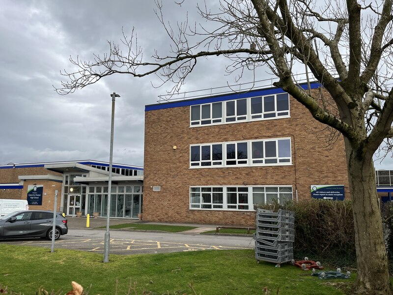 Upton High School © John H Darch cc-by-sa/2.0 :: Geograph Britain and ...