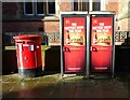 SE6051 : Double aperture Elizabeth II postbox and telephone boxes on Clifford Street by JThomas