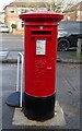 Elizabeth II postbox on Broadway