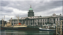 O1634 : The Custom House in Dublin by Roger  D Kidd
