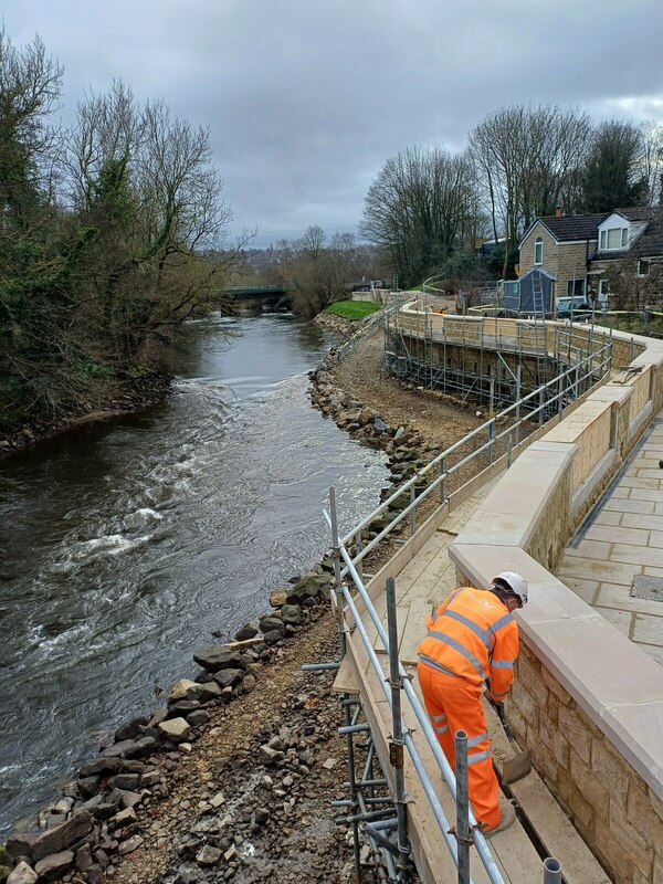 Completing flood defences, River Aire,... © Rich Tea cc-by-sa/2.0 ...