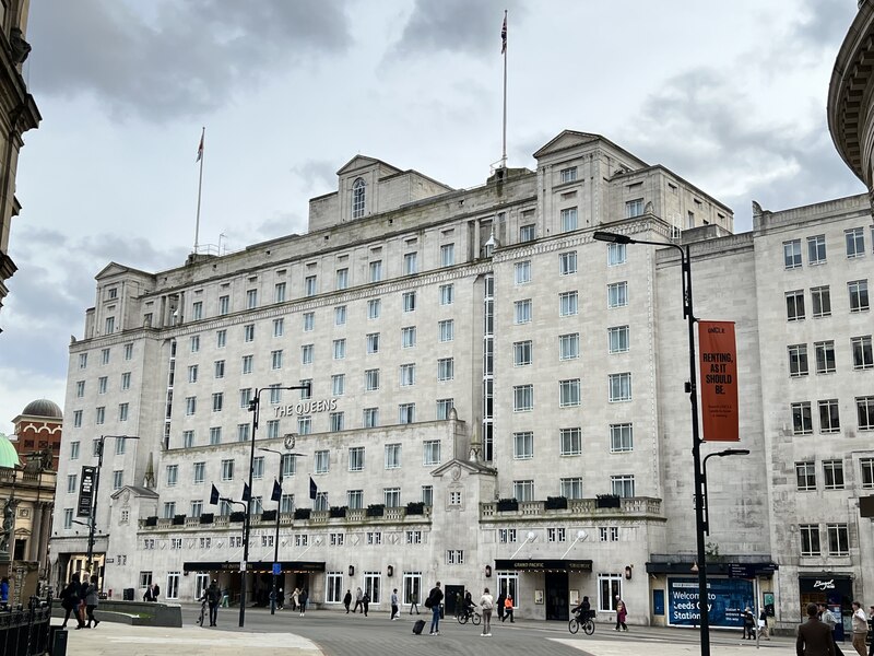 Queens Hotel, Leeds © Andrew Abbott cc-by-sa/2.0 :: Geograph Britain ...