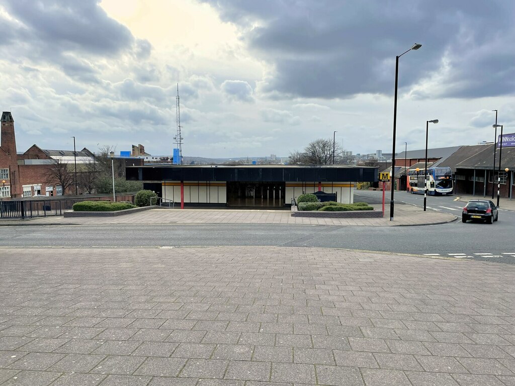 Forecourt of Byker Metro station, Tyne &... © Nigel Thompson cc-by-sa/2 ...