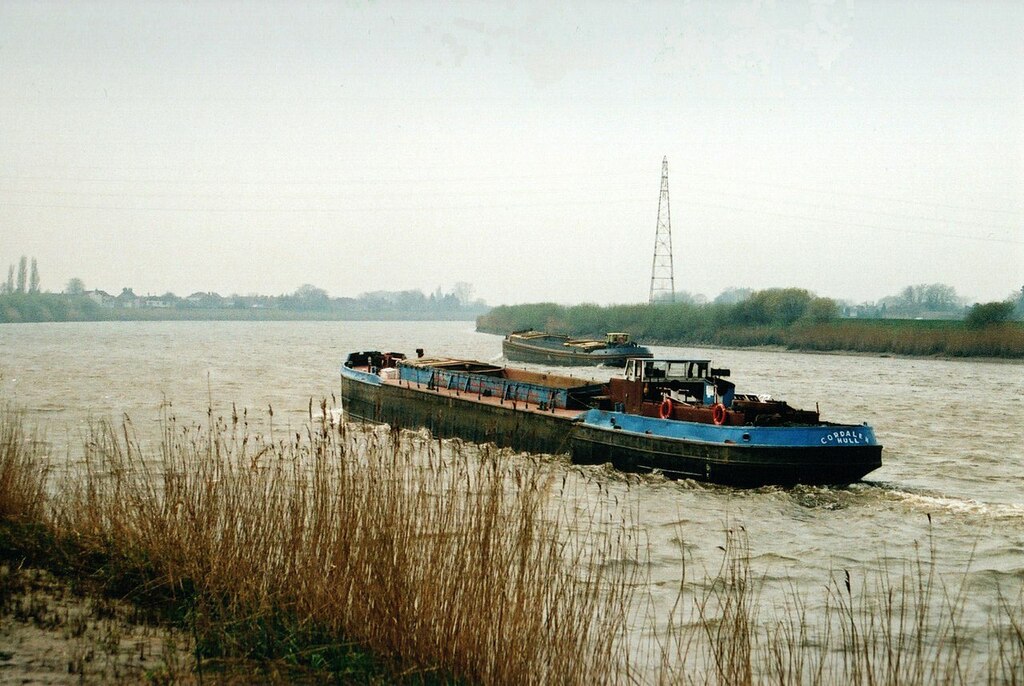 Barges at Keadby bridge – 2 © Alan Murray-Rust cc-by-sa/2.0 :: Geograph ...