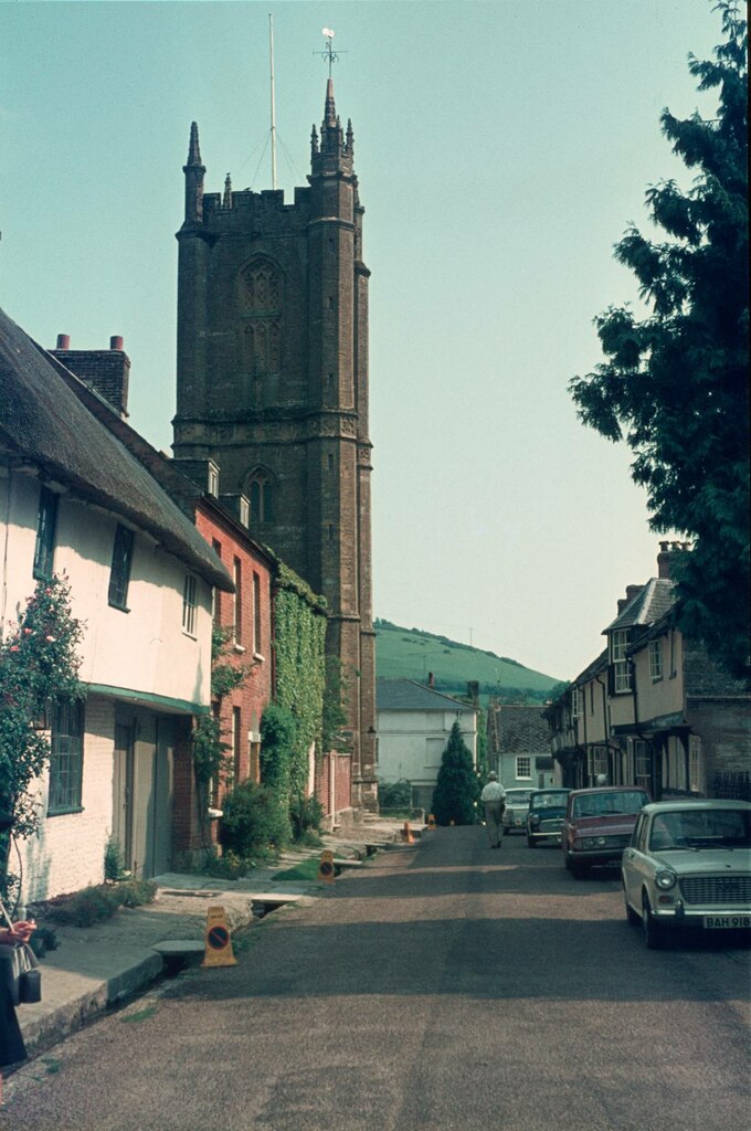 St Mary’s Church & Abbey Street, Cerne... © Martin Tester cc-by-sa/2.0 ...