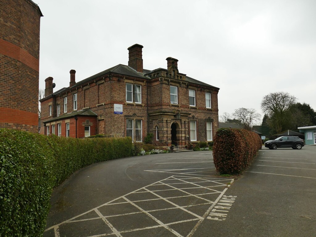 Fir Lodge, South Parade, Northallerton © Stephen Craven cc-by-sa/2.0 ...