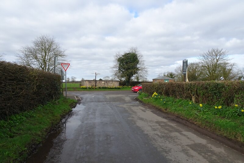 Hauling Lane Meets Mill Lane © Ds Pugh Cc By Sa20 Geograph Britain And Ireland 