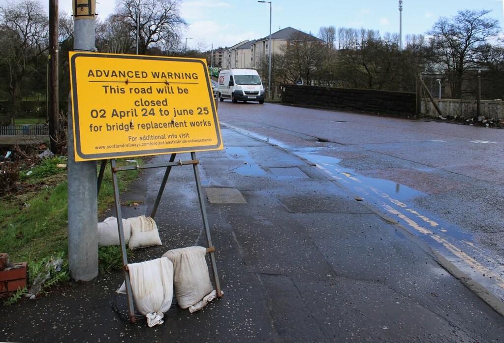 Advanced warning © Richard Sutcliffe cc-by-sa/2.0 :: Geograph Britain ...