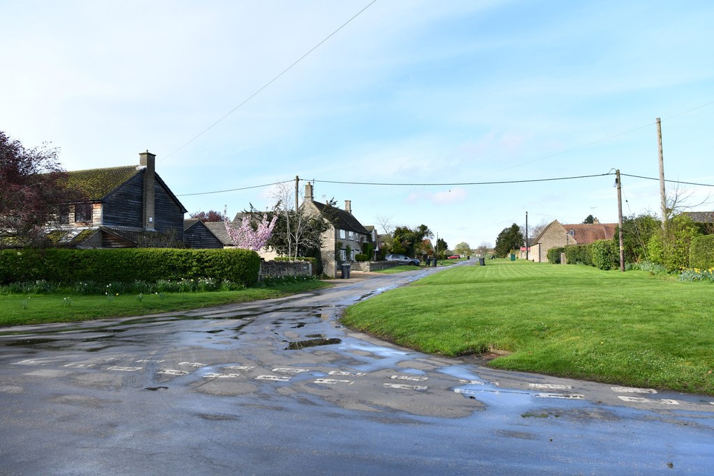 Thorpe Waterville: Lilford Road © Michael Garlick cc-by-sa/2.0 ...