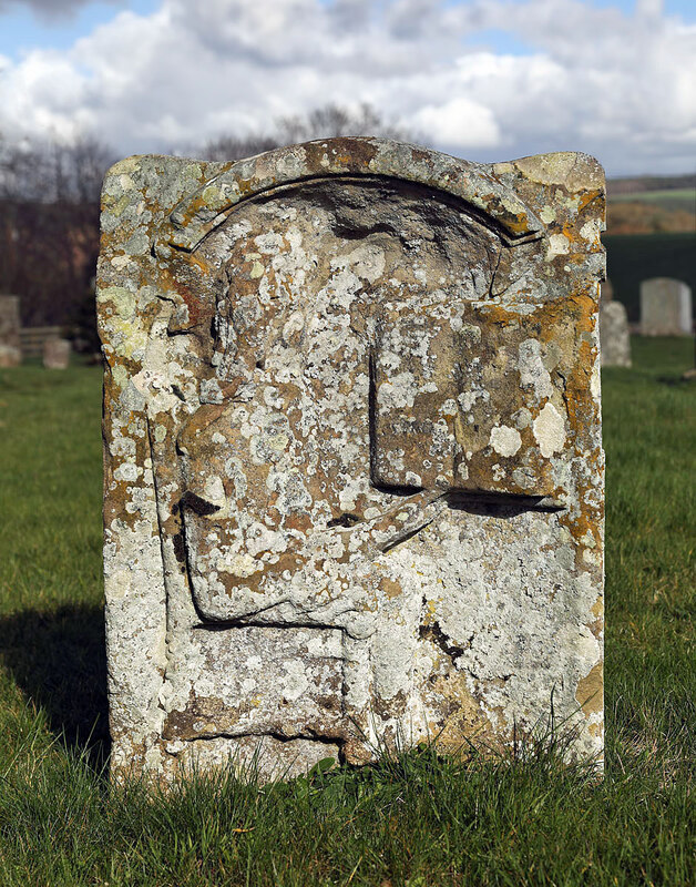 A symbolic gravestone at Eckford Parish... © Walter Baxter cc-by-sa/2.0 ...