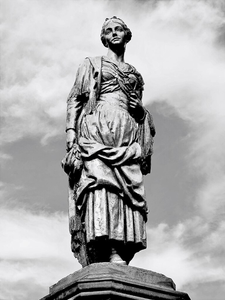 Highland Mary Statue - Dunoon © Raibeart MacAoidh cc-by-sa/2.0 ...