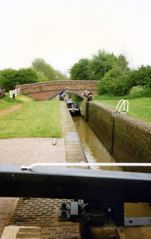 Broadmoor Lock 24 and Bridge 150,... © Jo and Steve Turner cc-by-sa/2.0 ...