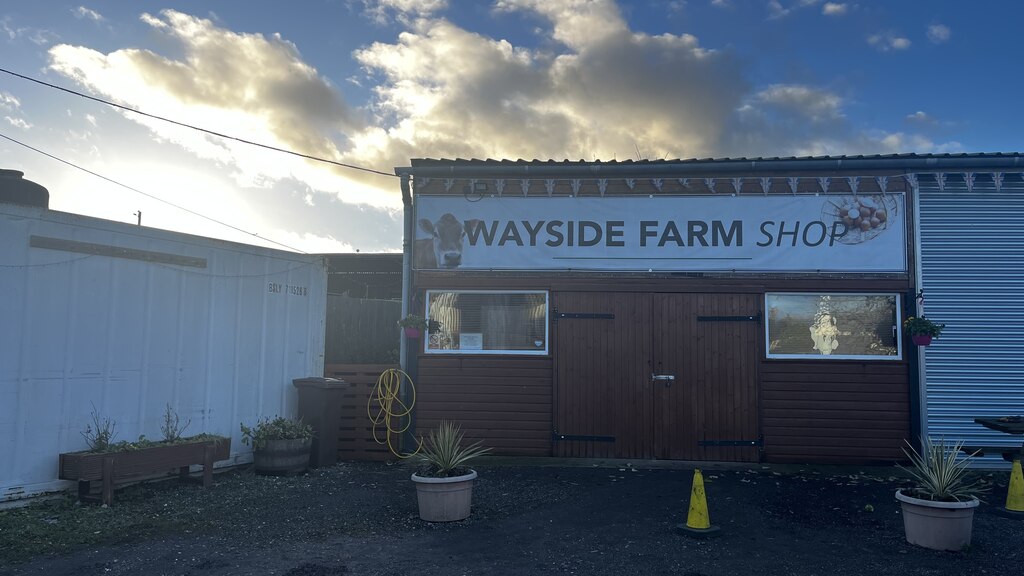 Farm shop, Wayside Farm, Watford Road © Bryn Holmes cc-by-sa/2.0 ...