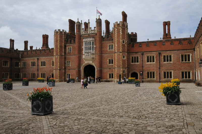 Base Court, Hampton Court © Philip Halling cc-by-sa/2.0 :: Geograph ...