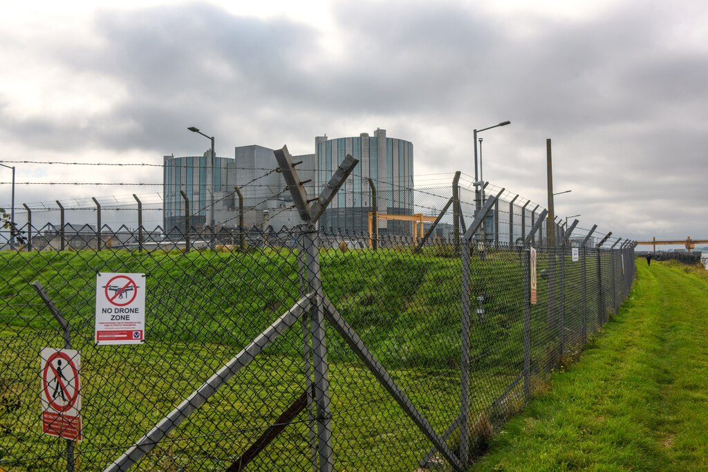 Oldbury-on-Severn : Oldbury Nuclear... © Lewis Clarke cc-by-sa/2.0 ...