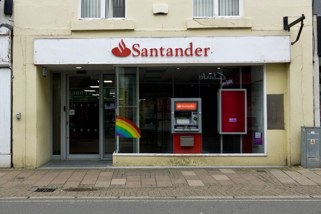 Santander, 43 Barnstaple High Street © Roger A Smith cc-by-sa/2.0 ...