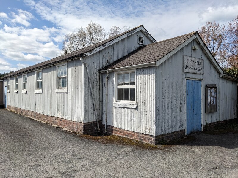 Bucknell Memorial Hall © Fabian Musto cc-by-sa/2.0 :: Geograph Britain ...