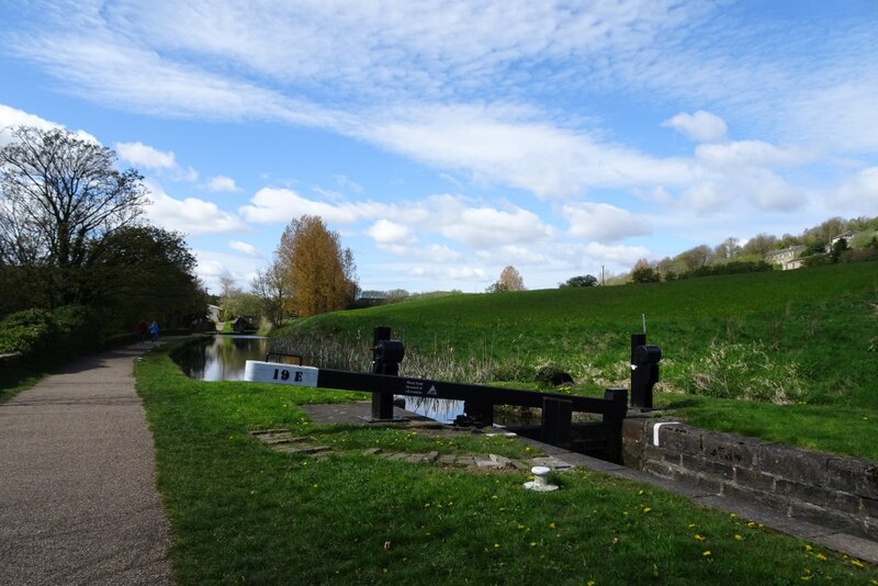 Canal lock 19E © DS Pugh cc-by-sa/2.0 :: Geograph Britain and Ireland