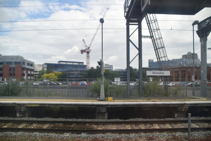 Swindon Station © N Chadwick cc-by-sa/2.0 :: Geograph Britain and Ireland