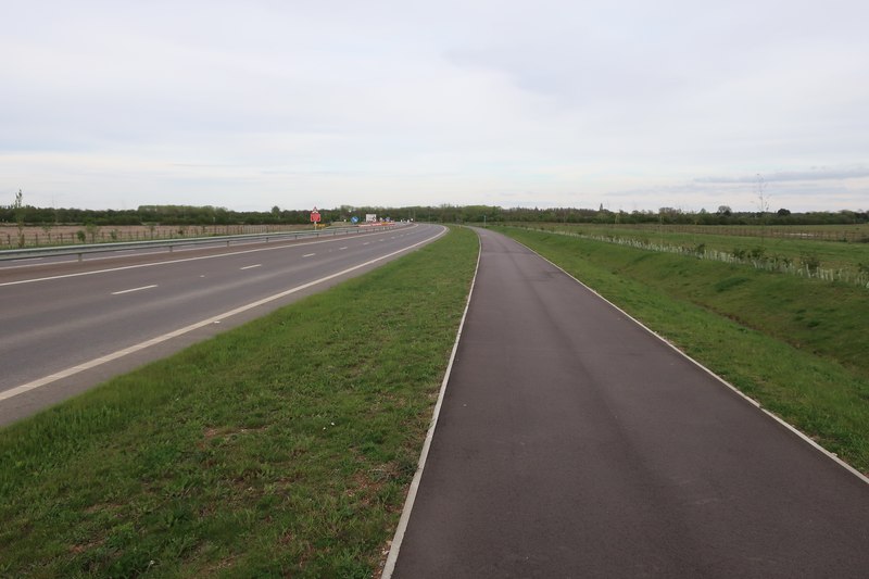 Cyclepath by Northstowe Southern Access... © Hugh Venables cc-by-sa/2.0 ...