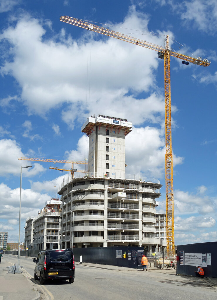 New Building, Dagenham Green © Des Blenkinsopp cc-by-sa/2.0 :: Geograph ...