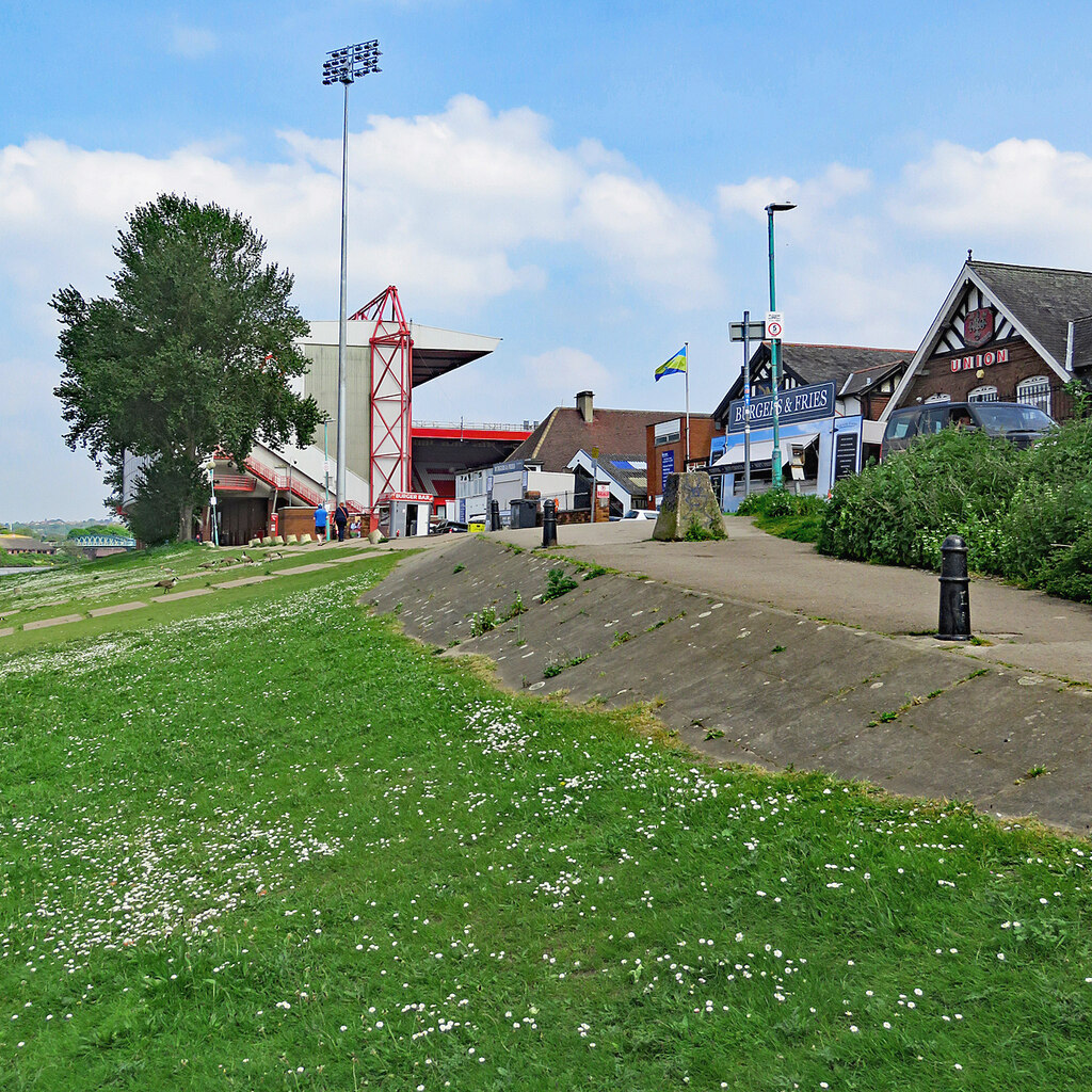 Boat Clubs and The Trent End © John Sutton cc-by-sa/2.0 :: Geograph ...