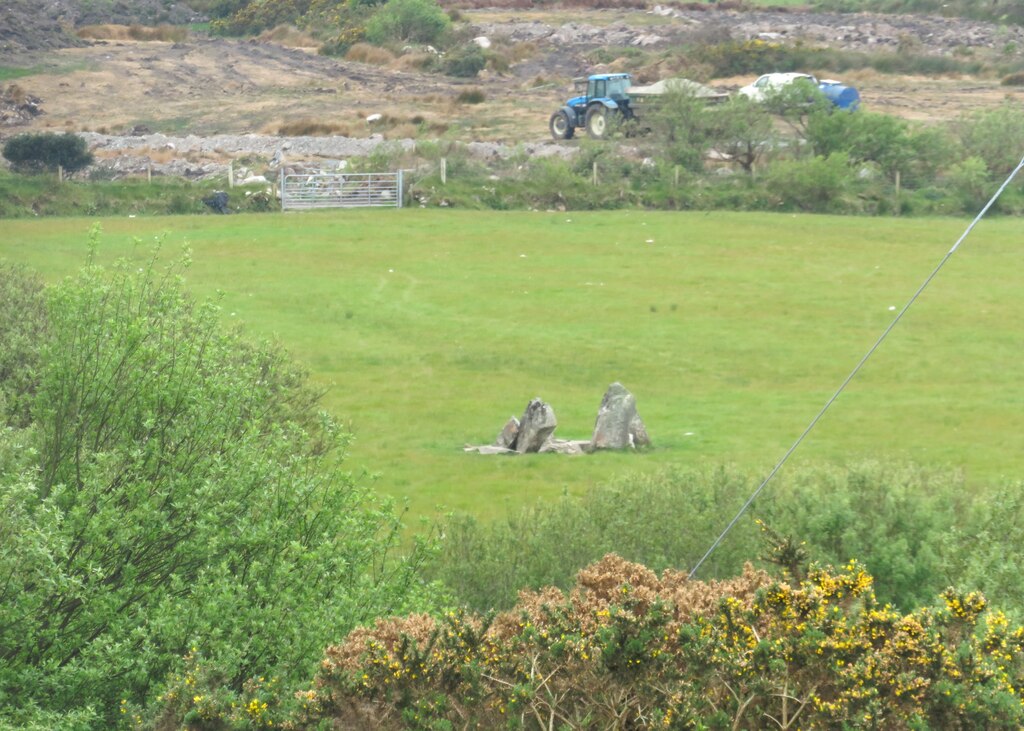 The elusive stone circle © Gordon Hatton cc-by-sa/2.0 :: Geograph ...