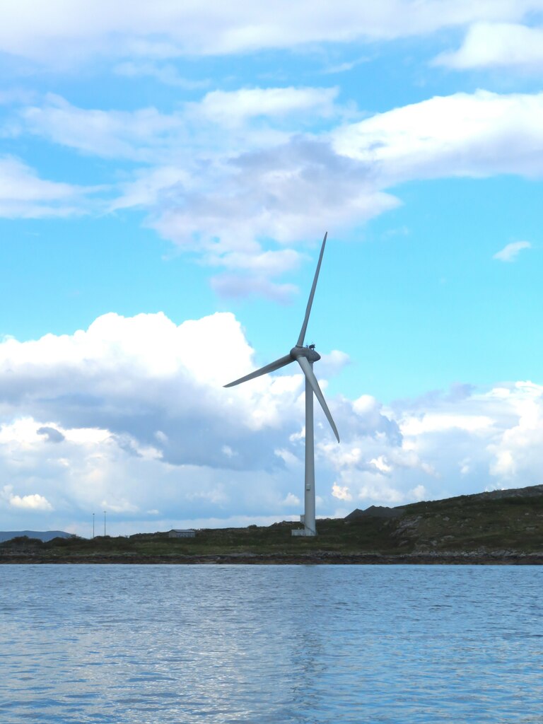 Wind turbine at Rossaveel © Gordon Hatton cc-by-sa/2.0 :: Geograph Ireland