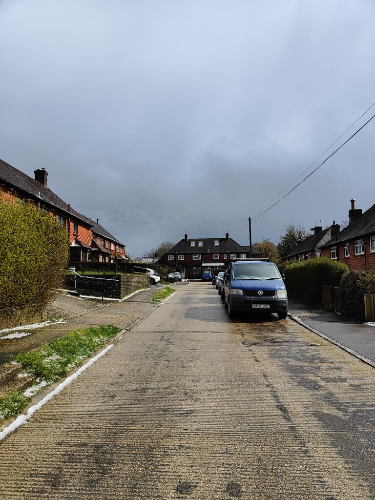 Bankside, Sparrows Green, Wadhurst © PAUL FARMER cc-by-sa/2.0 ...