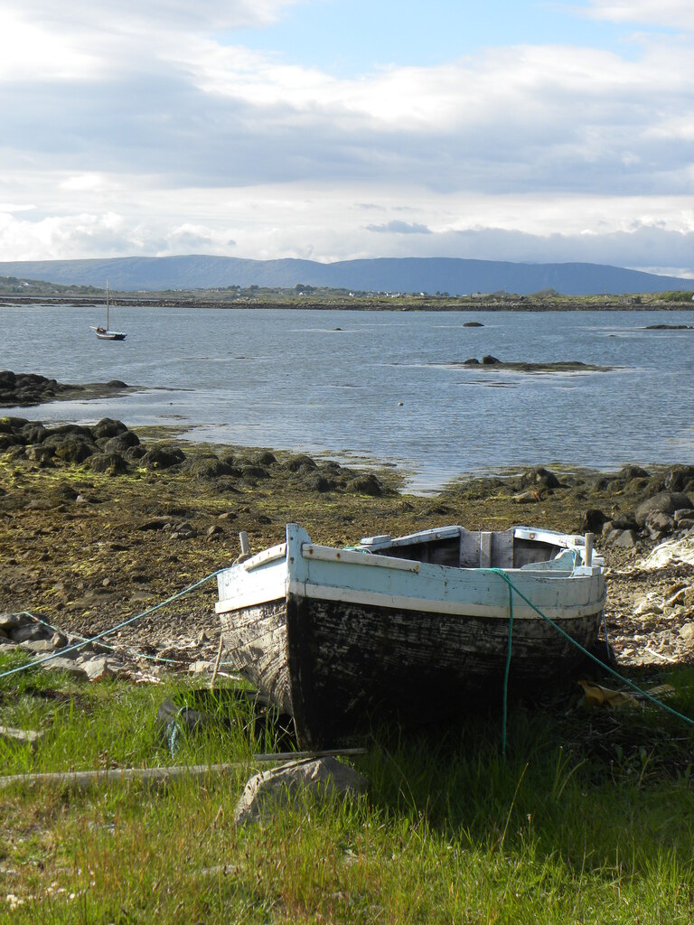 Boat by the shore © Gordon Hatton cc-by-sa/2.0 :: Geograph Ireland