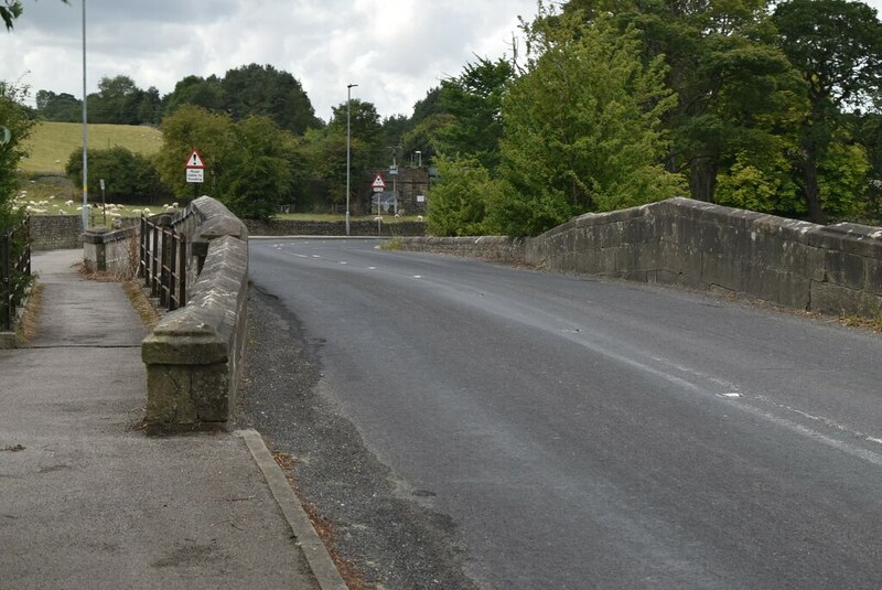 Bow Bridge © N Chadwick cc-by-sa/2.0 :: Geograph Britain and Ireland