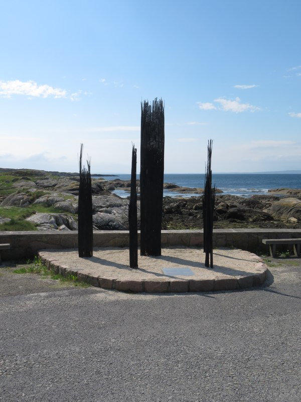 Sculpture near the shore © Gordon Hatton cc-by-sa/2.0 :: Geograph Ireland